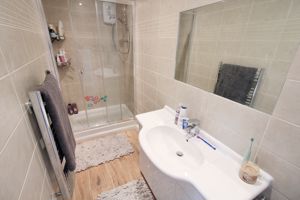 Shower room- click for photo gallery